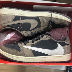 Jordan 1 Low Travis