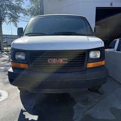 2010 GMC Savana