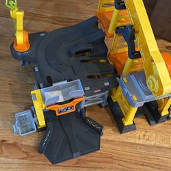 Toy construction set with truck