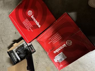 Brembo rear rotors / Akebono rear break pads