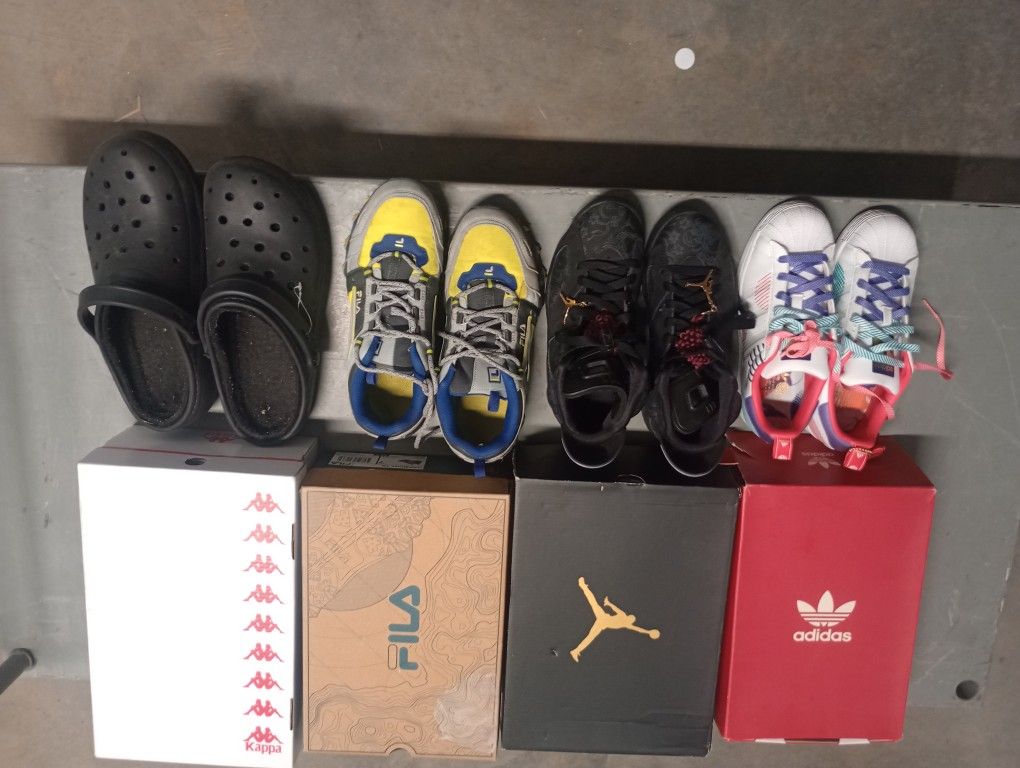 Lot Of 4 Pairs Of Kids Shoes