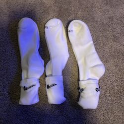 Size 5-6.5 WHITE Nike brand socks