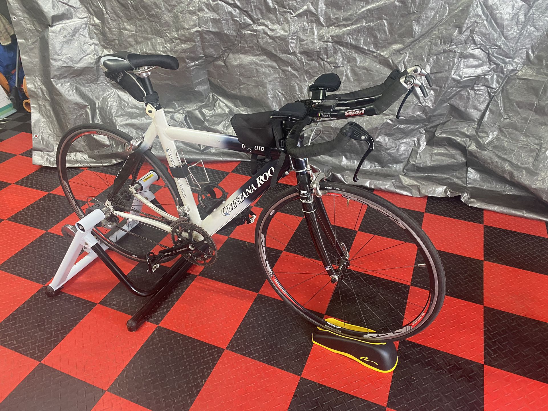 Quintana Roo Triathlon Bike Carbon Fiber With Ascent Practice Stand 