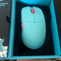 Lamzu Atlantis V2 Superlight Wireless Mouse 