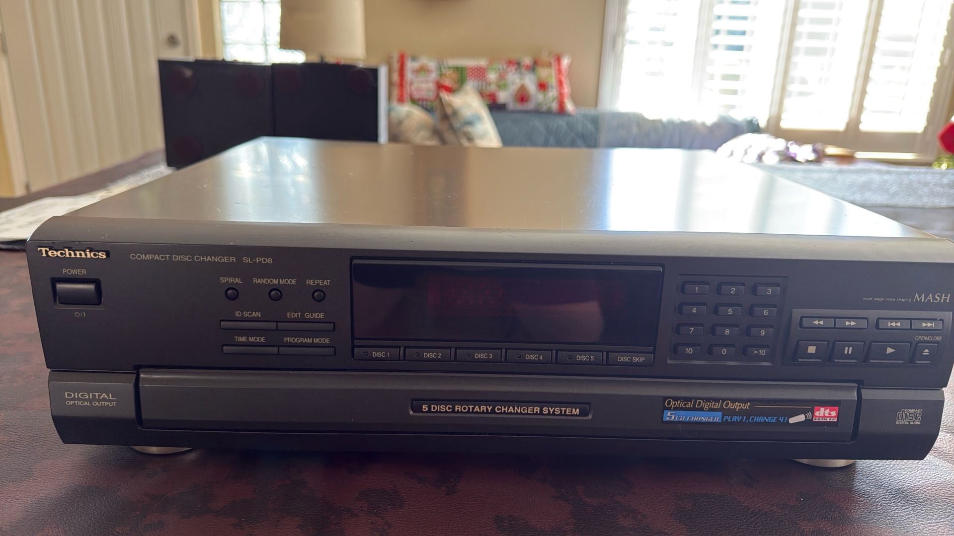 Compact Disk Changer, 5 disc capacity