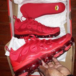 ** NIKE AIR VAPORMAX PLUS SNEAKERS/ SIZE 8.5
