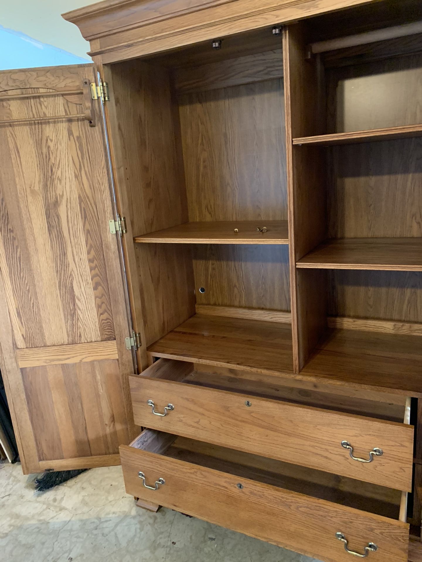 Kincaid Governor’s Oak Armoire/Wardrobe for Sale in Federal Way, WA