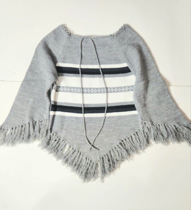 Girl's Poncho Like Sweater Size: 10/12