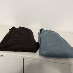 2/ Banana Republic  Sweaters Size Large 