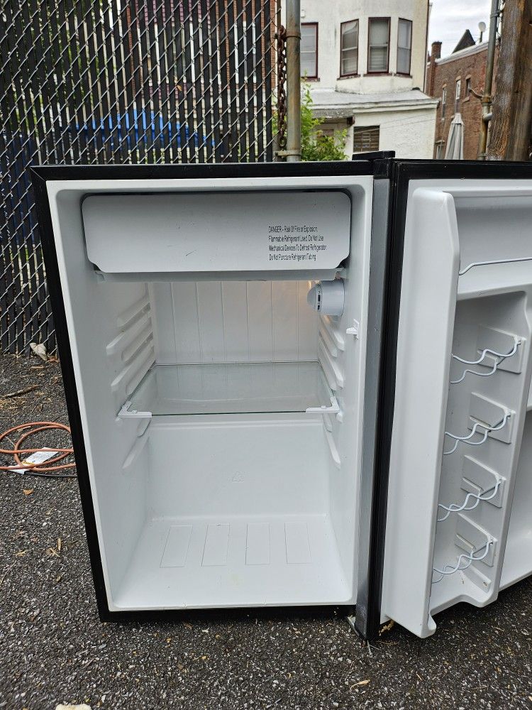 Whirlpool Mini Fridge 4.3 Cu.ft