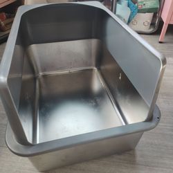 Large Metal covered litter box