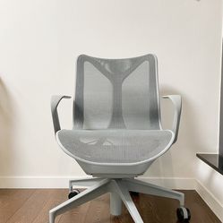 Herman miller Cosm Chair Used