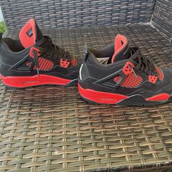 Red thunder Jordan 4 men’s size 5