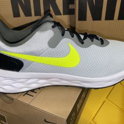 Nike Revolution 6 NN