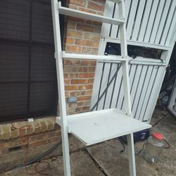 Wooden Furniture Available Ladder Shelf 