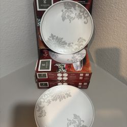 Set of 16 Dessert Plates