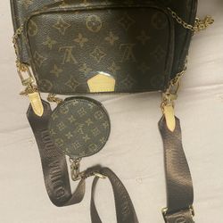 Louis Vuitton Paurse With Wallet for Sale in Orlando, FL - OfferUp