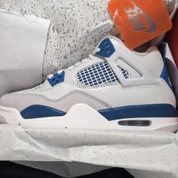 Jordan 4 Military Blue Size 5.5y/7w