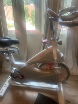 Sunny Health amd Fitness Magnetic Belt Drive Premium Indoor Cycling Bike  SFB1876