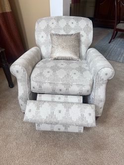 Havertys Upholstered Modern Push-Back Recliner Accent Chair