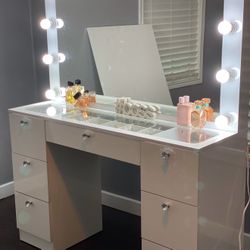 New 7 Drawer Glass Top Make Up Vanity W Bluetooth 