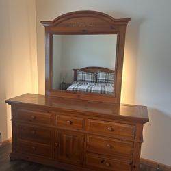 4 Piece Broyhill Queen Size Bedroom Set