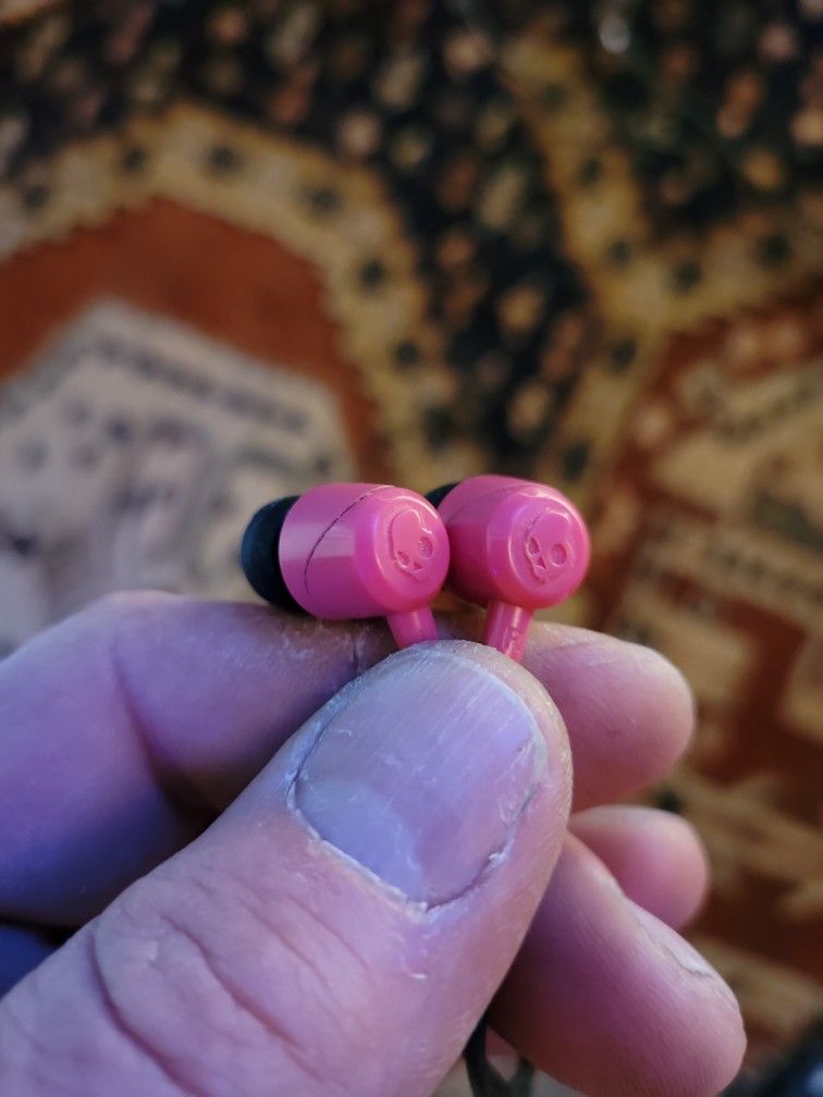 PINK SKULL CANDY HEADPHONES