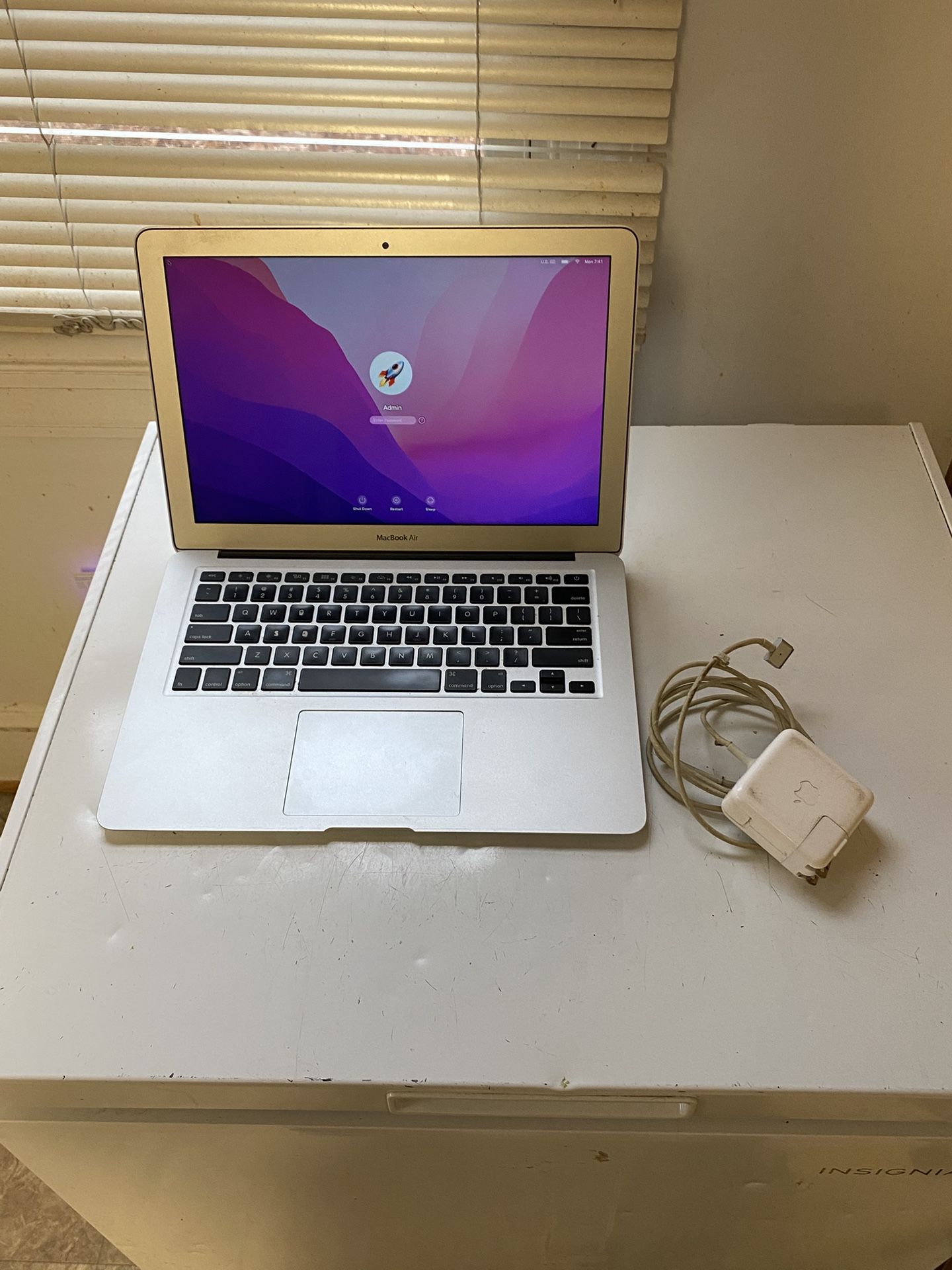 2015 MacBook Air(Read Description)