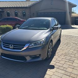 2014 Honda Accord Sport – Exceptionally Maintained, Low-mileage 