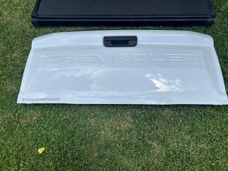 Bed door 2025 Chevy Colorado