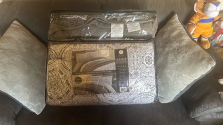 6 Piece Reversible Comforter & Cover Set