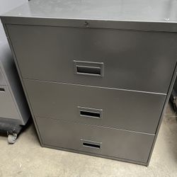 Lateral Filing Cabinet (3 Drawers) 