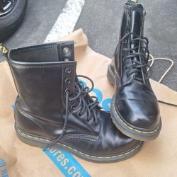 Martíns boots, size 8