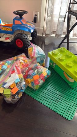 5 bags of legos