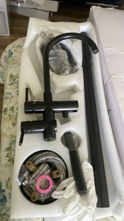 2 Handle Freestanding Tub Faucet with Hand Shower in. Matte black. Cash Only