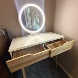 Vanity Desk With Mirror & Light 