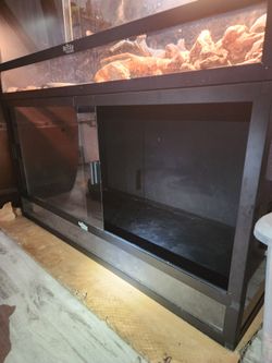 Reptile enclosure