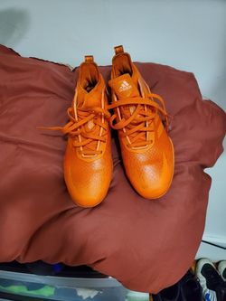 Metal baseball cleats. Sz 8. 40 obo.