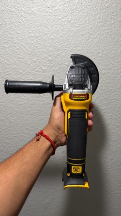 Dewalt 20v Grinder 4 1/2" XR Esmeriladora XR