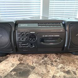 Vintage 1993 Sanyo MCD-Z1 Boombox – AM/FM Radio, CD & Cassette Player