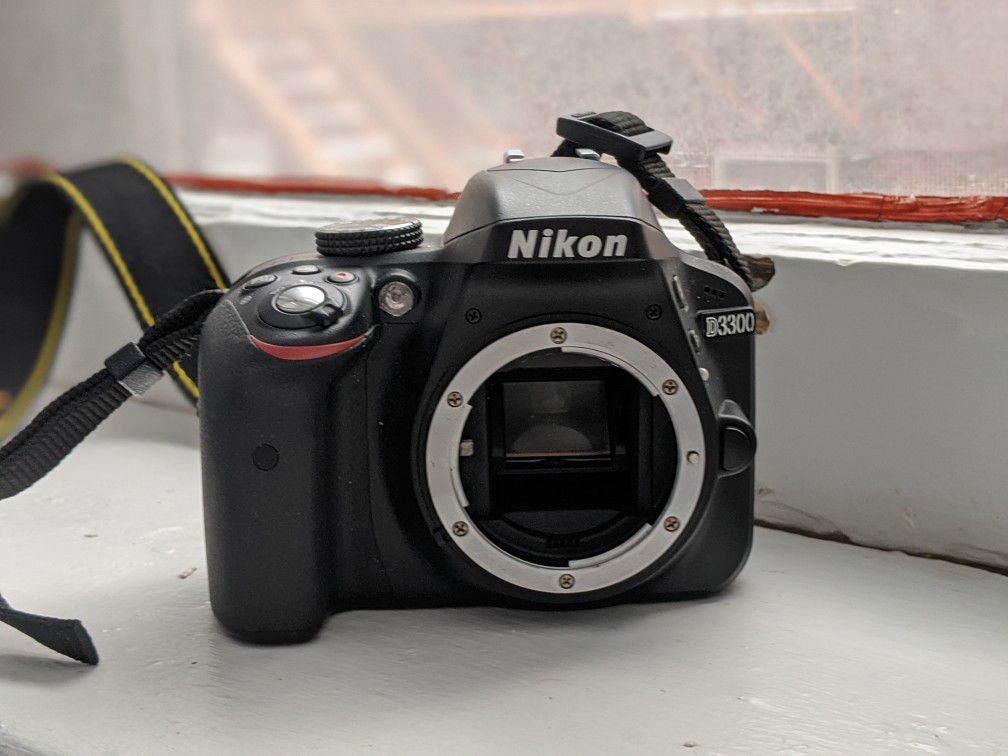 Nikon D3300 with lens and camera bag
