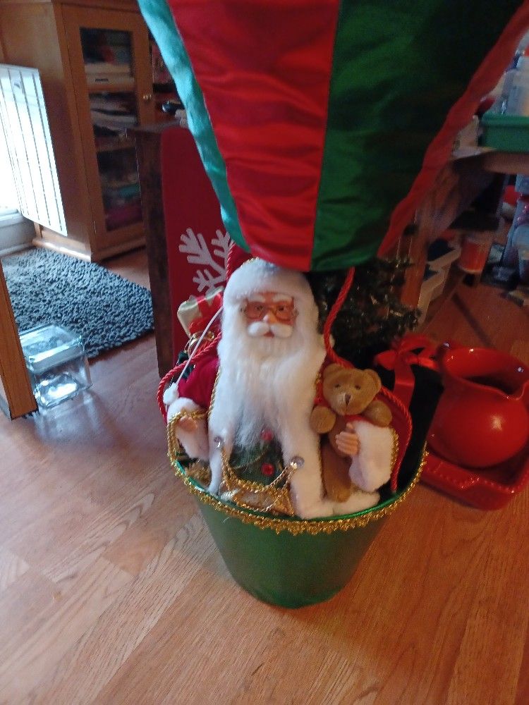 Santa Hanging 
