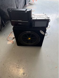 Car bass with amplifier