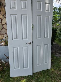 Double doors white