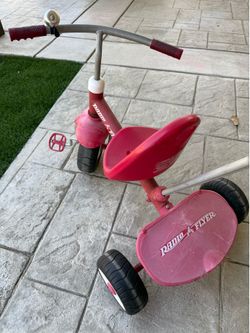 Radio Flyer Deluxe Steer & Stroll Trike, Red, 5, 2-in-1 Parent Steer Tricycle