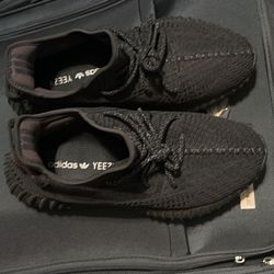 Size 8.5 - adidas Yeezy Boost 350 V2 Low Triple Black Non-Reflective 2019 FU9006