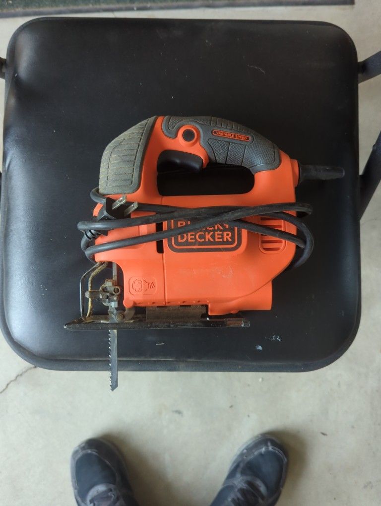 BLACK & DECKER JIGSAW