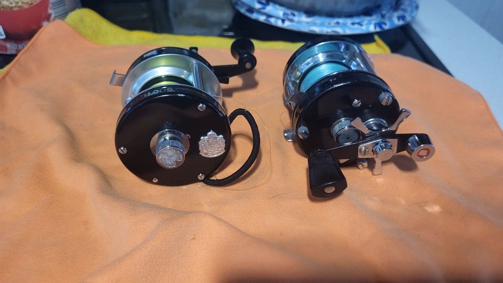 2 Abu Reels Left And Right 