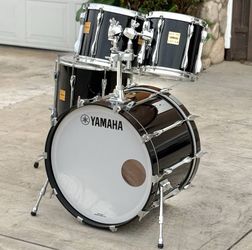 Yamaha Rock Tour Custom Drum Set Black 10" 12" 16" 22"