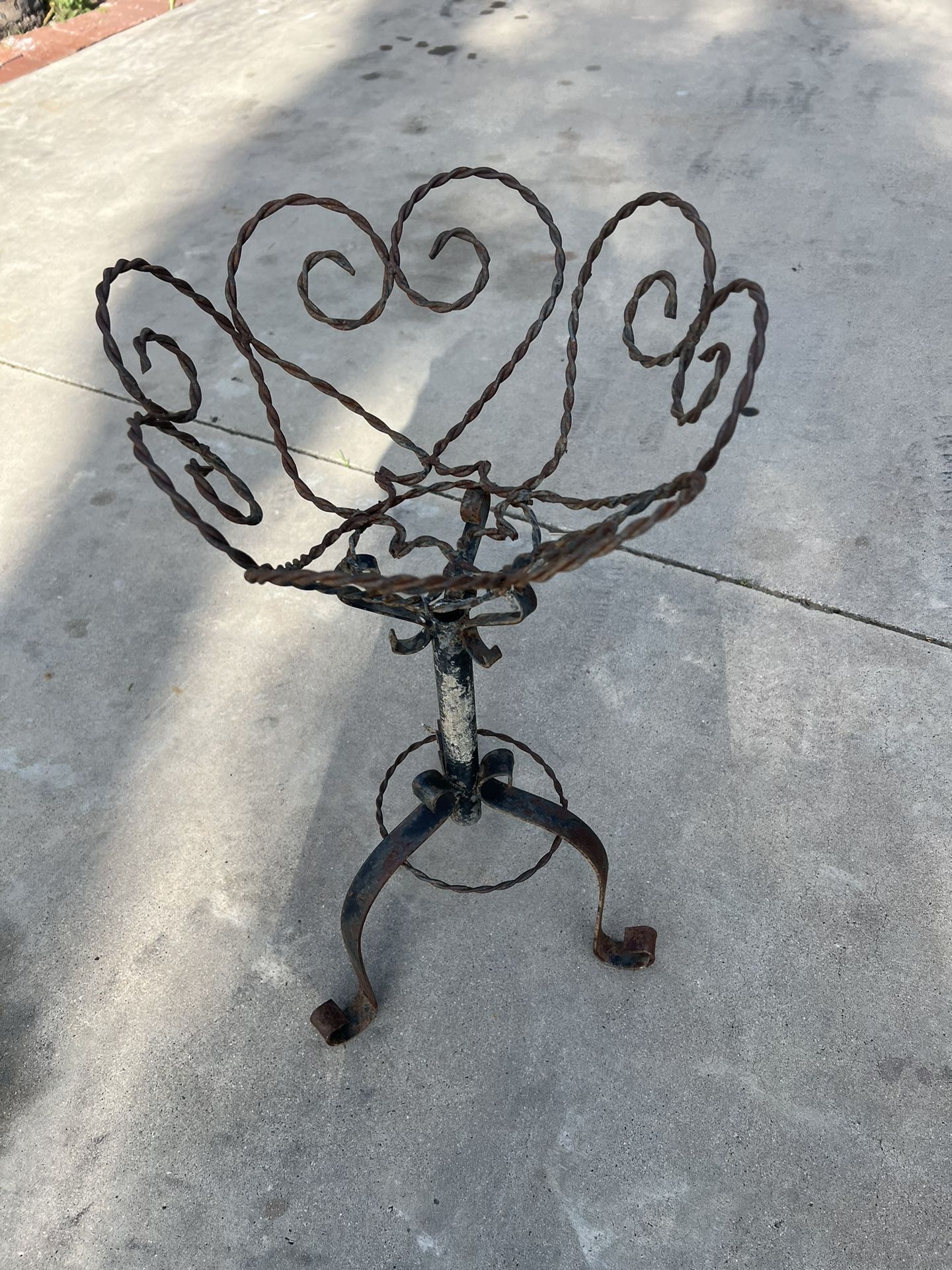 wrought iron plant holder 24 in tall